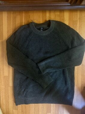 H&M Men's Dark Olive Ribbed Crewneck Sweater